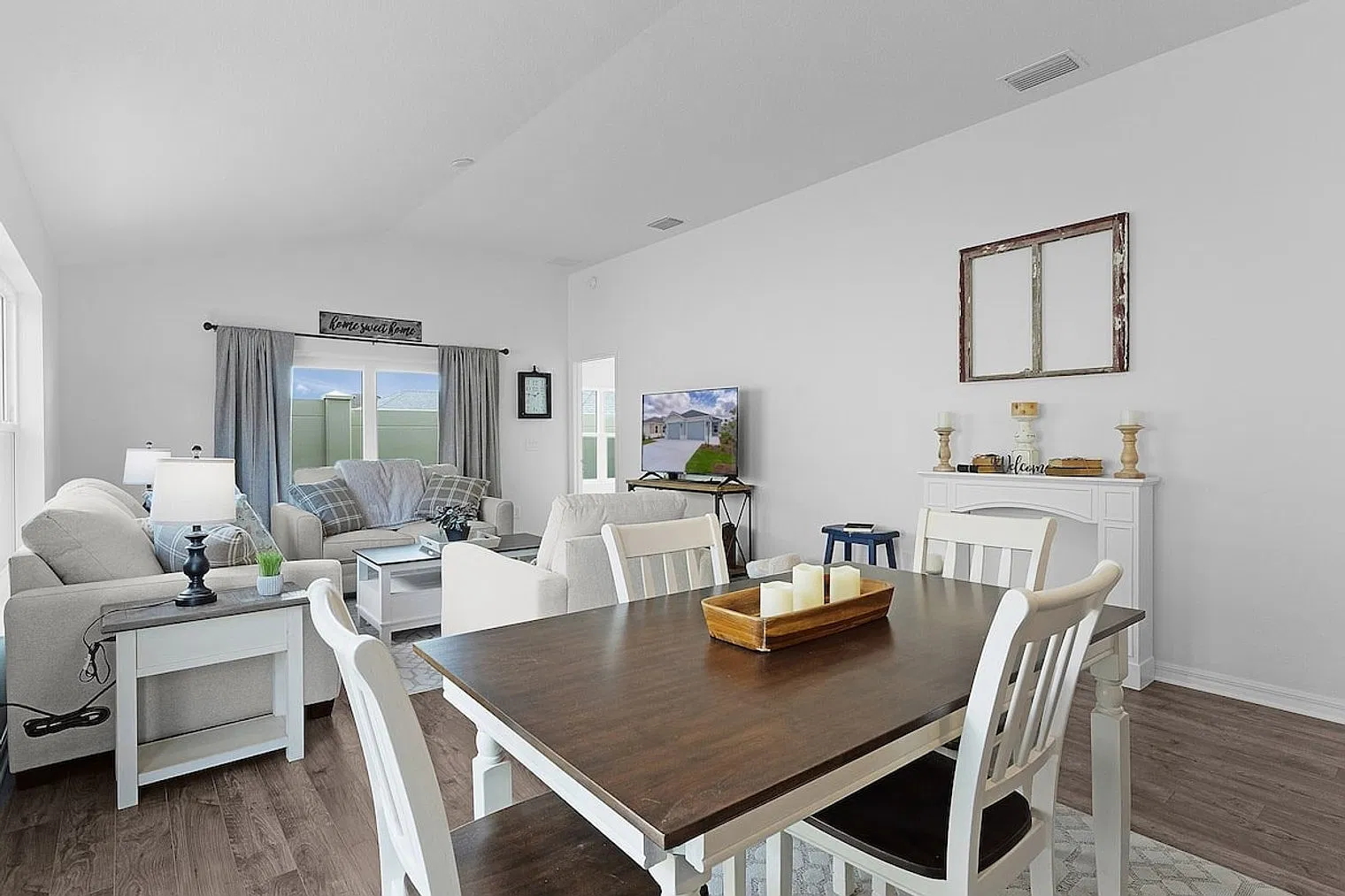 3 bed, 2.0 bath, $5,016 — Photo 2