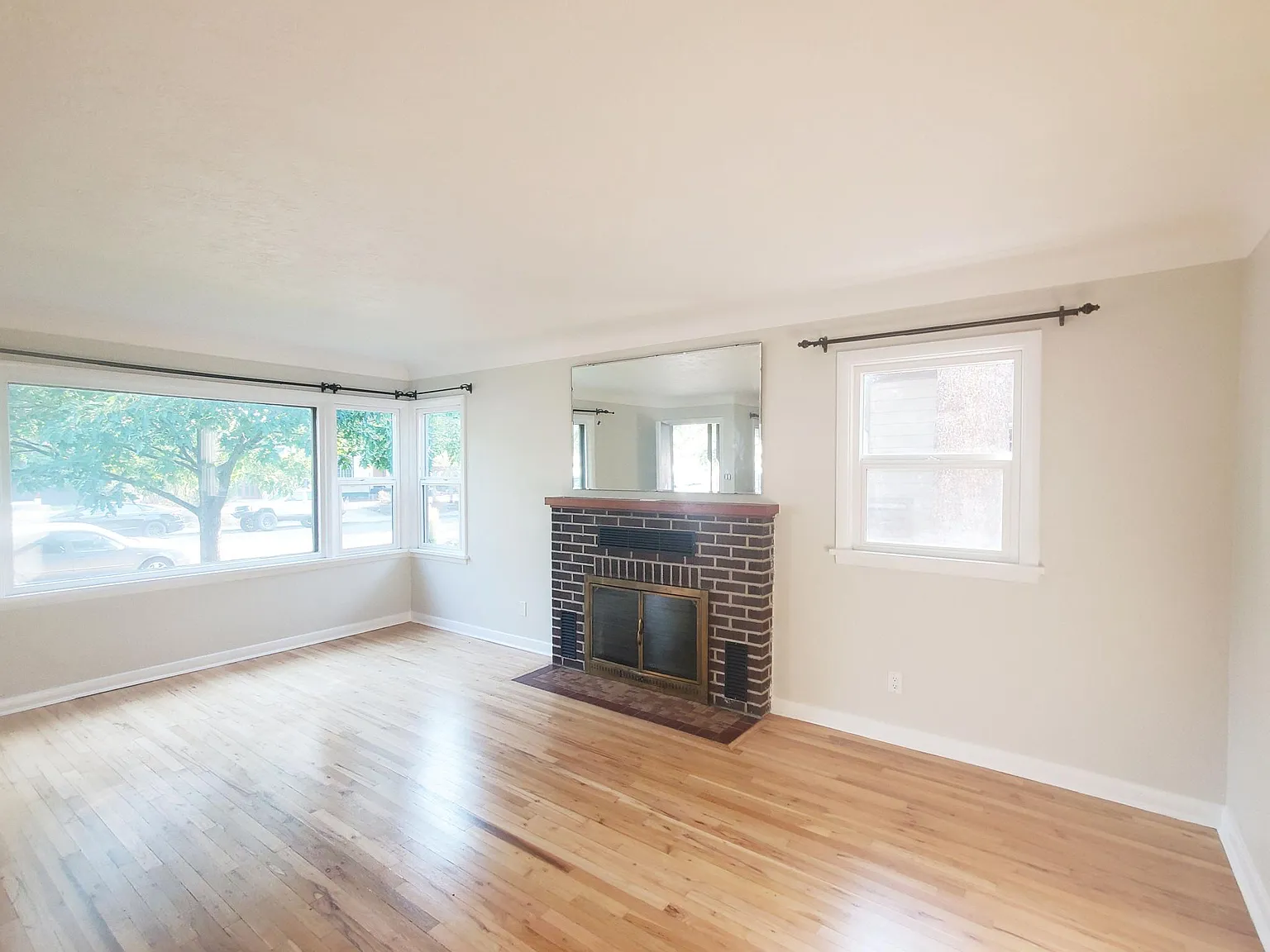 230 E Sussex Ave — Photo 2