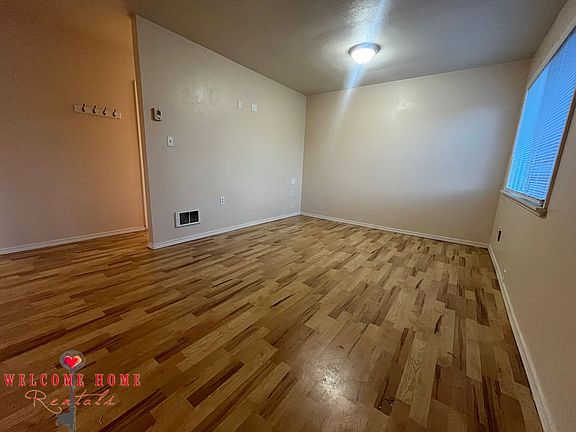 5th image of 609 N 6th Ave SW