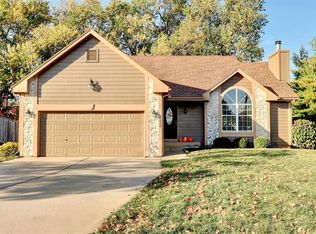 2000 SW Sterling Dr, Lees Summit, MO 64081