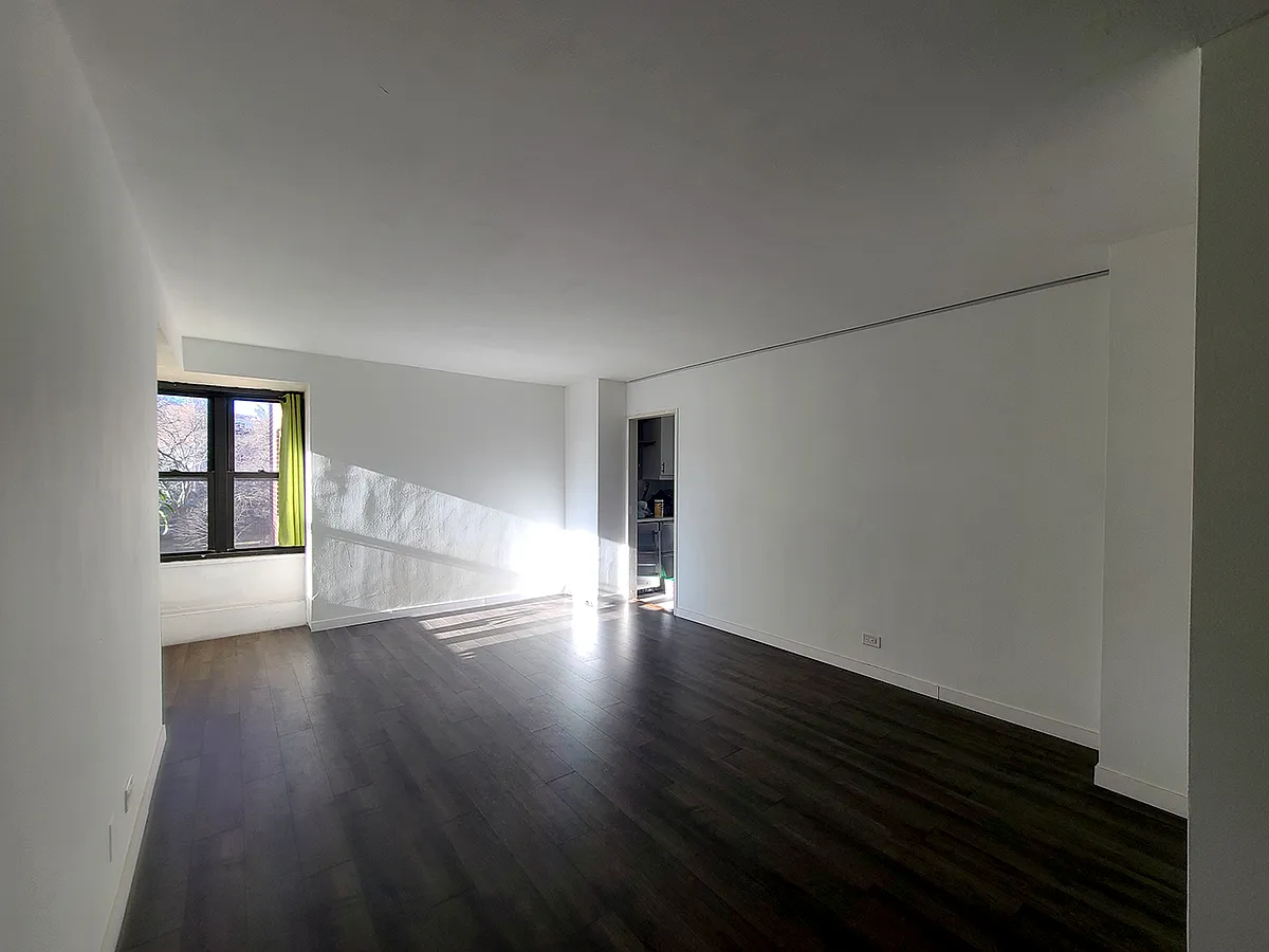 Building Photo - 413 Grand St #F202