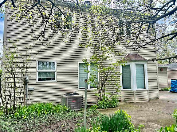 5th image of 1042 S Lewis Ave