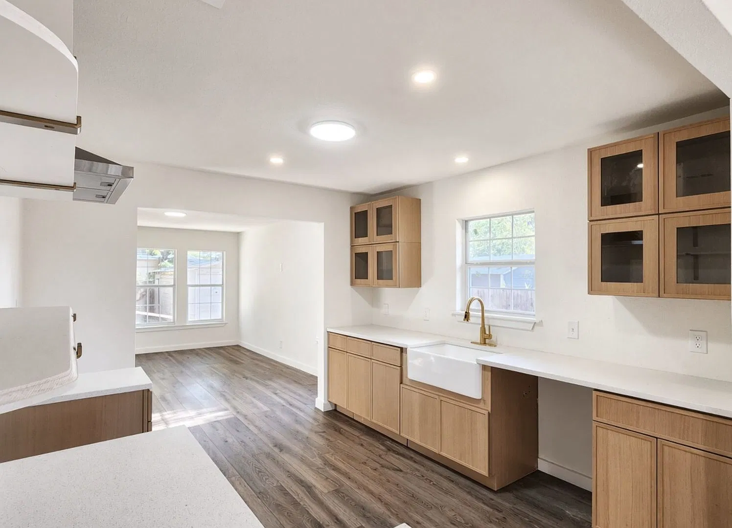3 Bedroom 2 Bath remodeled home — Photo 2