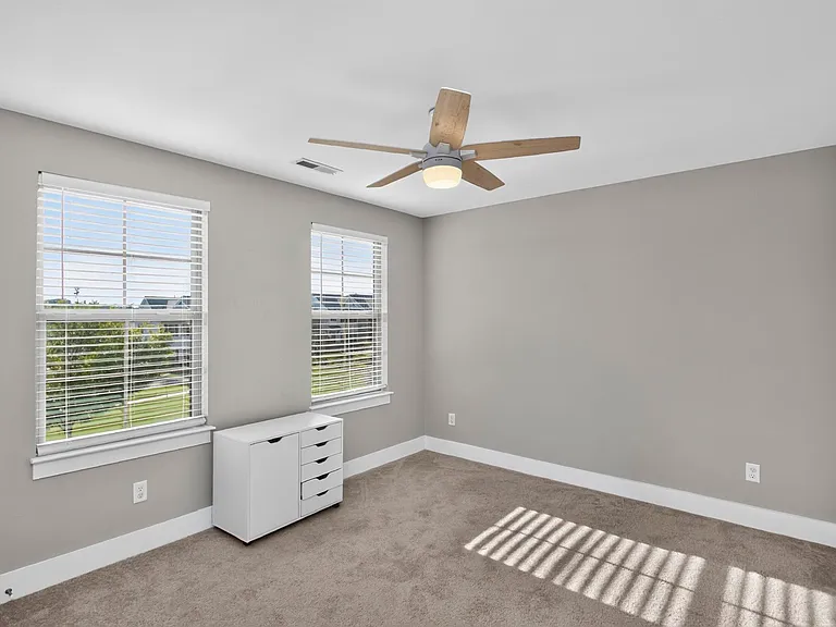 1525 White Tip Ln — Photo 32