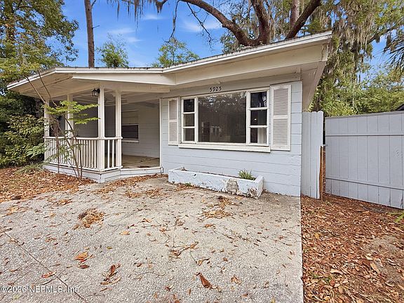 3rd image of 5925 OAKLANE Drive