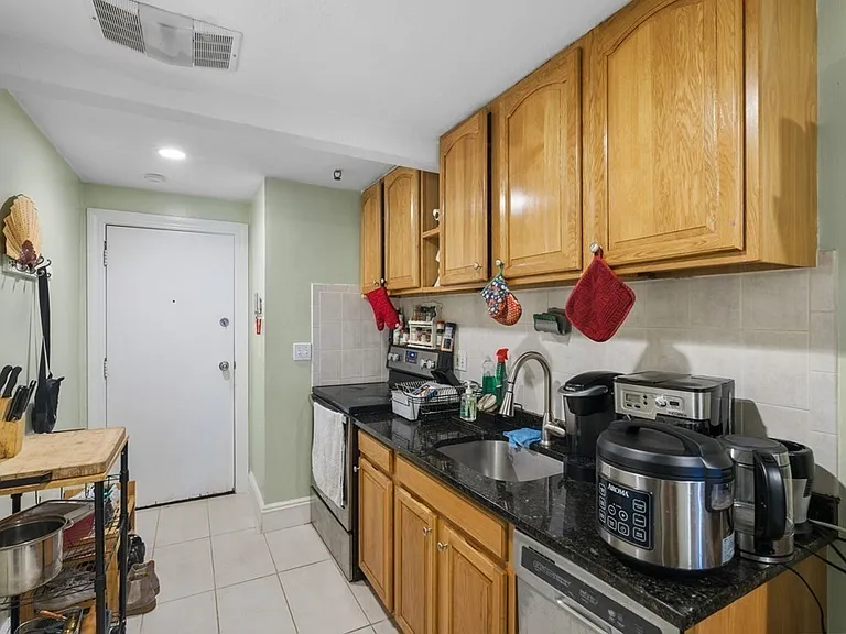 56 Park Vale Ave #23 — Photo 2