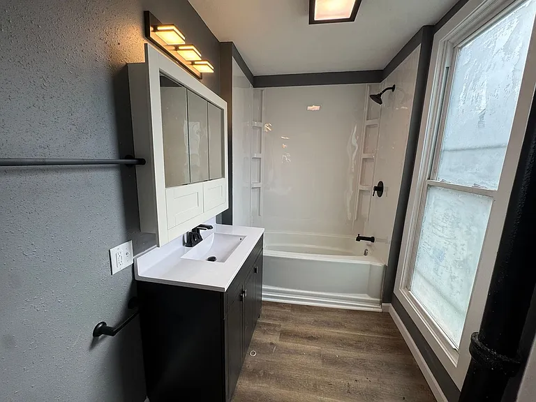 411 N Aldrich St — Photo 10