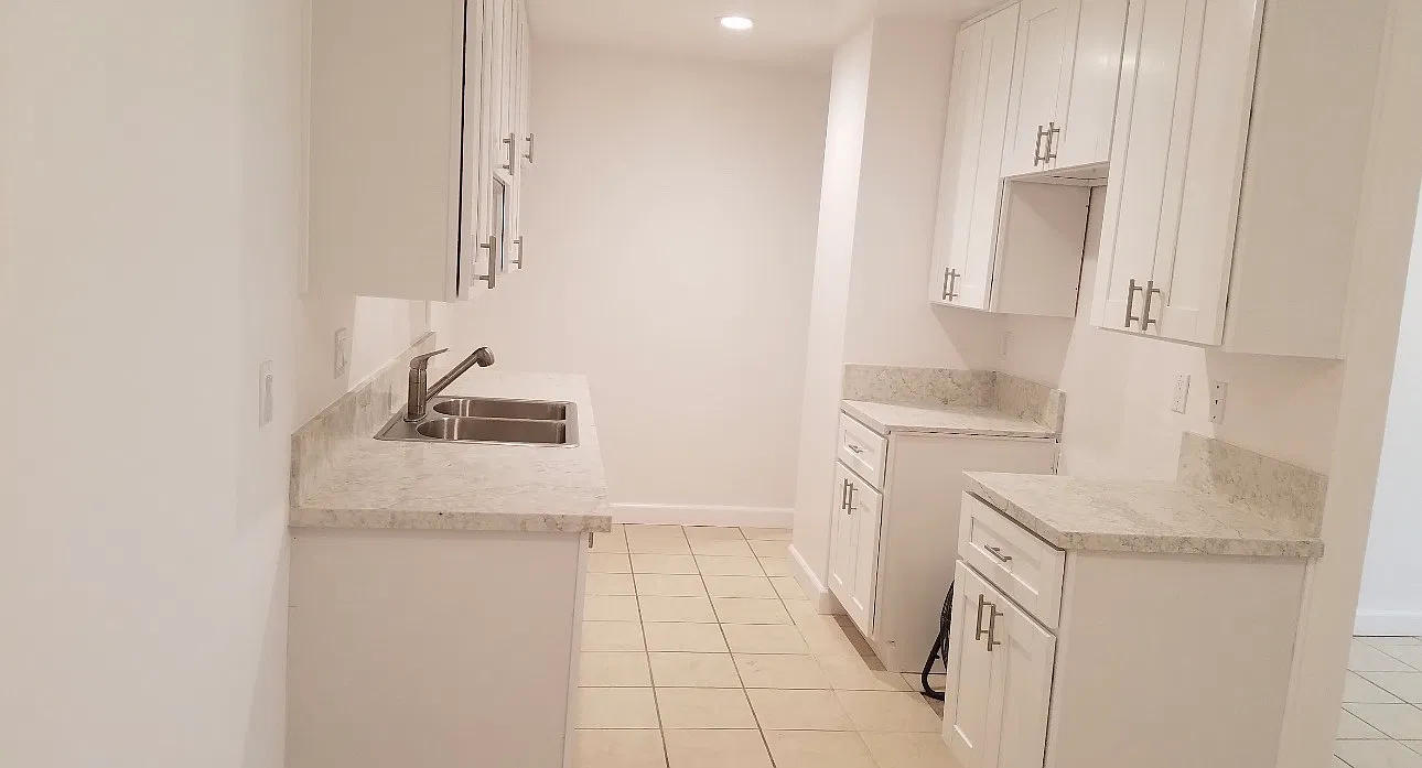 2 bed, 906 sqft, $3,700 — Photo 3