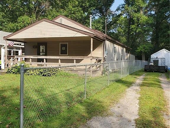 4th image of 258 Oakwood St