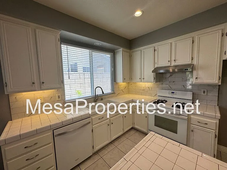 7648 Newberry Ln — Photo 6
