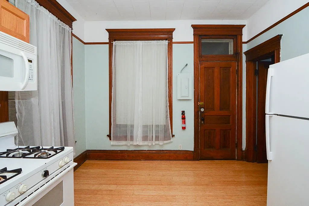 2 bed, 1300 sqft, $2,250 — Photo 4
