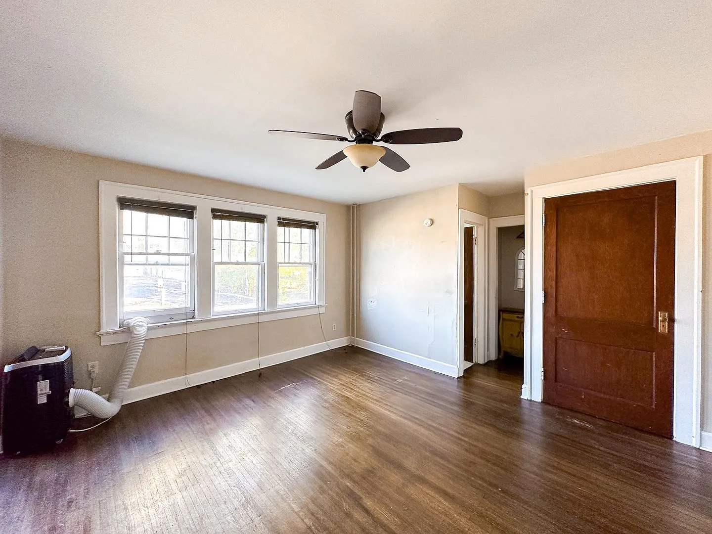 5819 E Washington St Unit 14 - $725/mo. — Photo 3