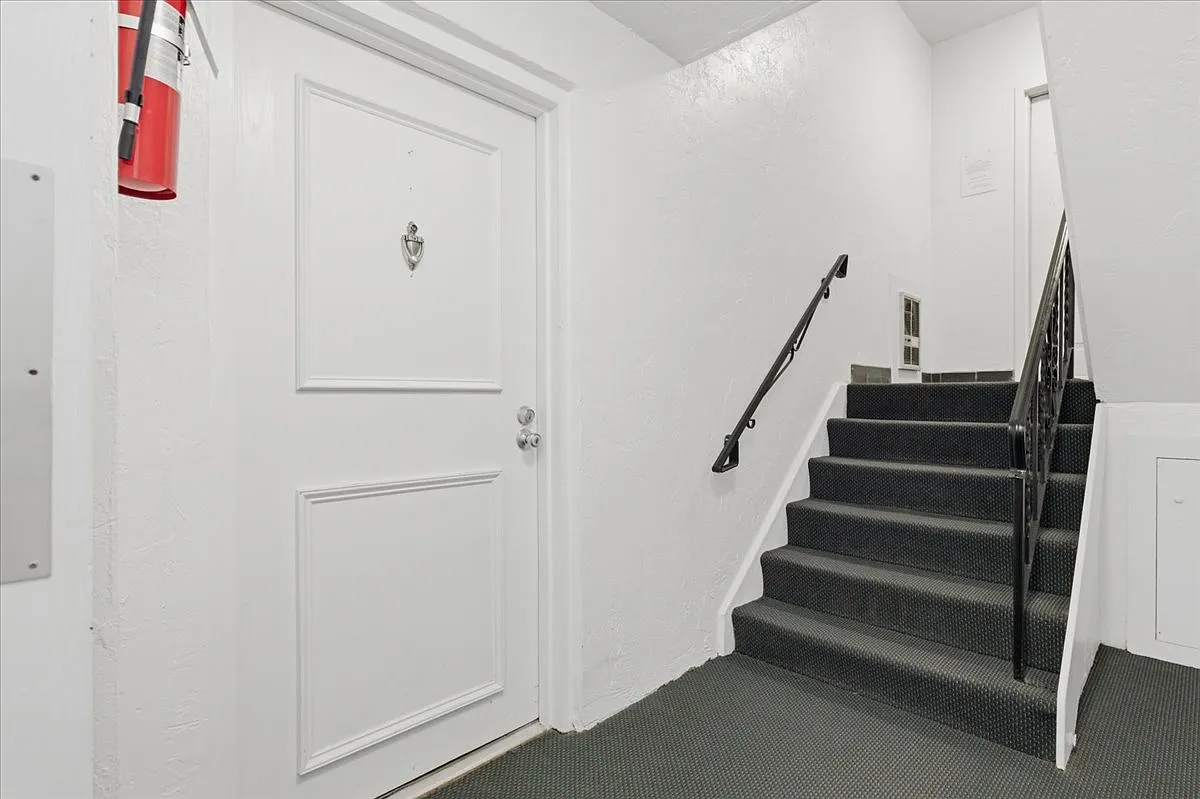 2 bed, 860 sqft, $2,150 — Photo 3
