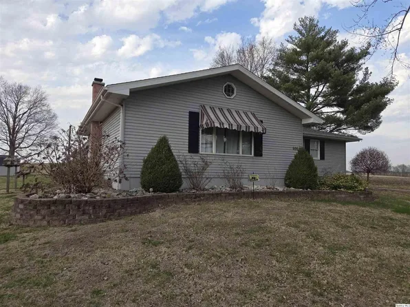 500 E Vining St, Plainville, IL 62365