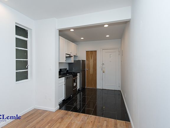 3rd image of 211 E 88th St APT 3D