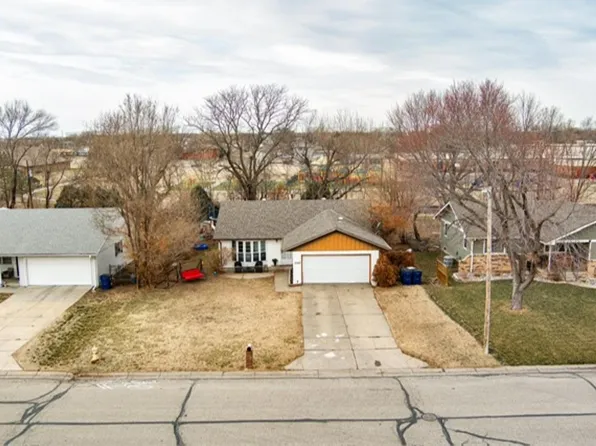 2742 Linda Ln, Salina, KS 67401