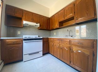 21-30 48th St #1, Astoria, NY 11105