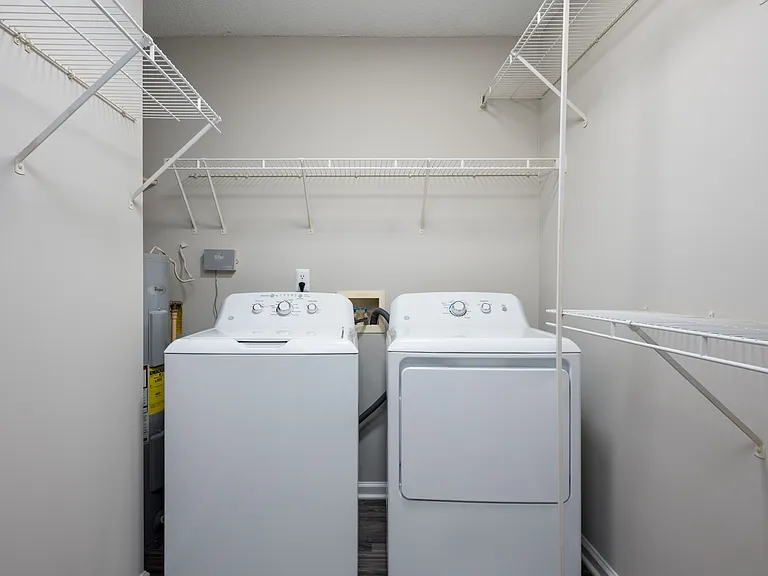 Cedar Trace Apartment Homes — Photo 9