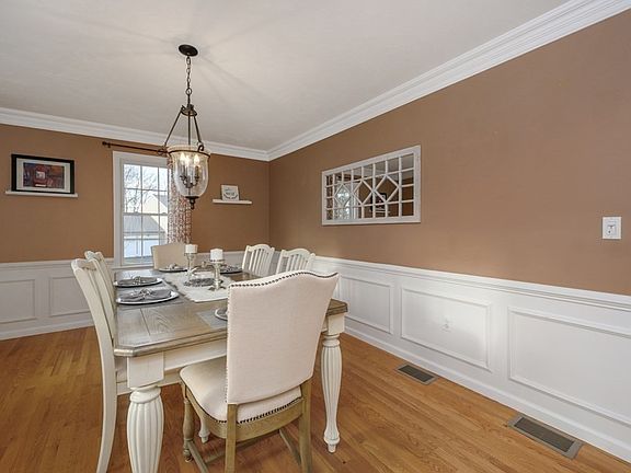 4th image of 102 Park Hill Ave
