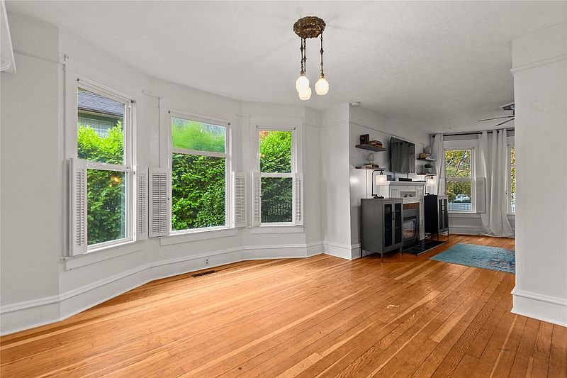 5th image of 622 F Street
