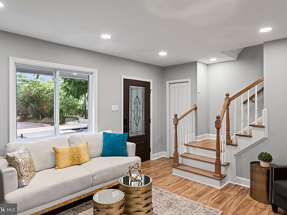 5th image of 903 S Orme St
