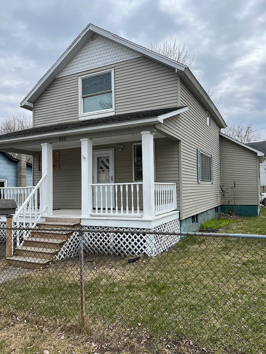 300 Elm St photo 1