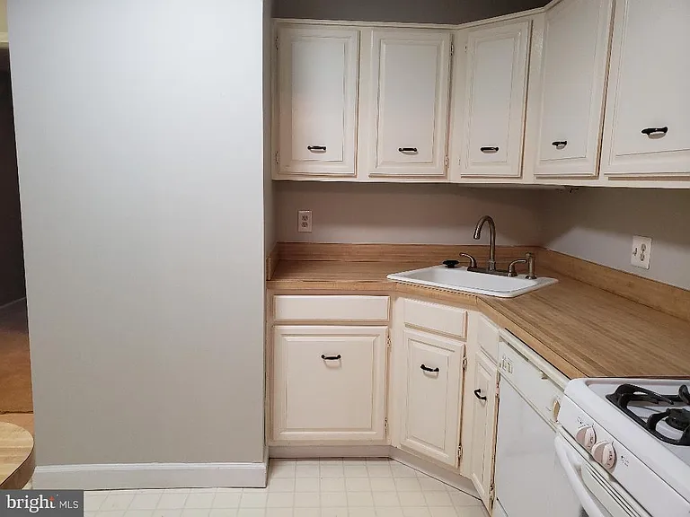 1434 Northgate Sq #22B — Photo 7