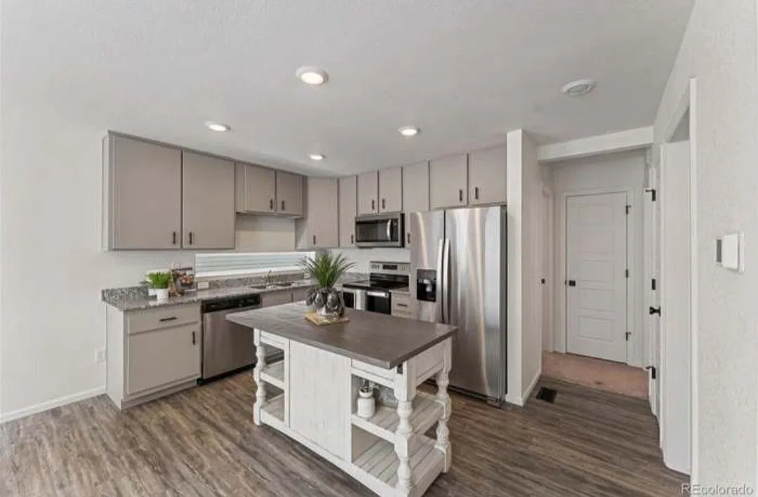 3 bed, 1773 sqft, $2,952 — Photo 2