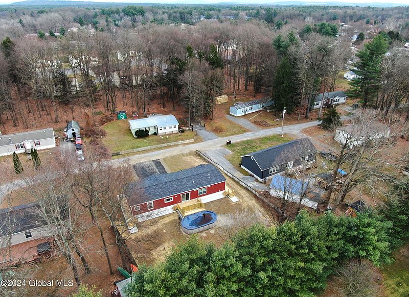 5th image of 104 Holly Lane