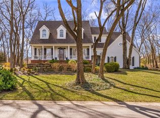 10730 S Cedar Niles Cir, Olathe, KS 66061