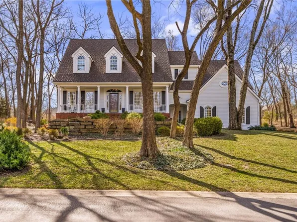 10730 S Cedar Niles Cir, Olathe, KS 66061