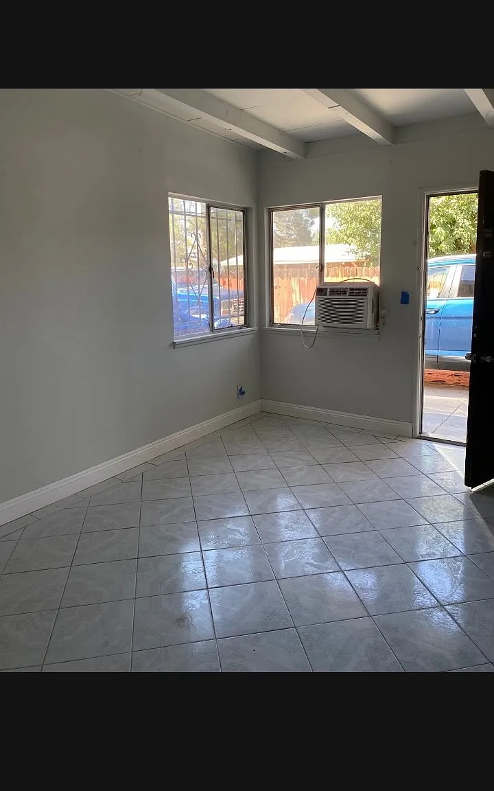 2 bed, 800 sqft, $1,700 — Photo 3