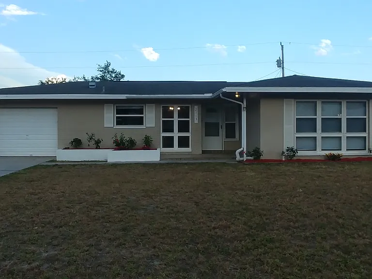 2713 SE 18th Ave — Photo 2