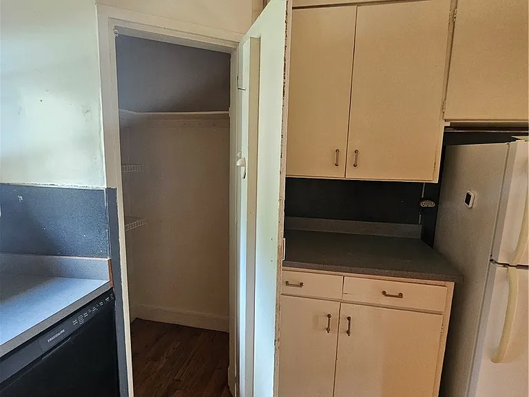 9 Rowley St #3 — Photo 8