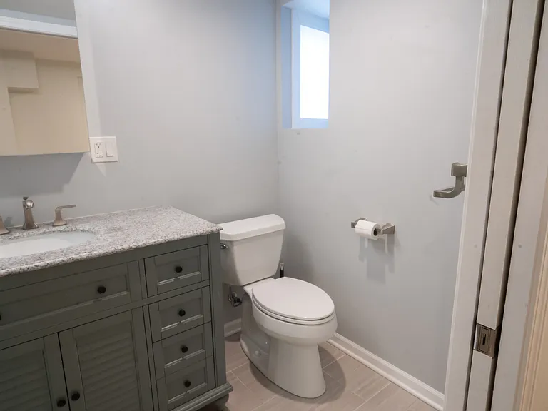 2115 W Berteau Ave #G — Photo 10