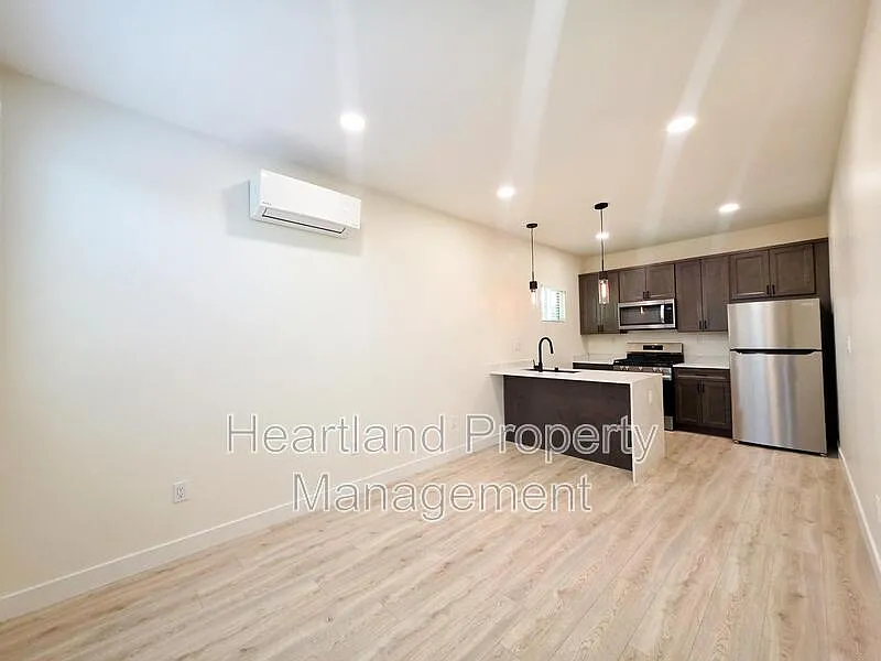 Building Photo - 3350 Lockwood Dr #1