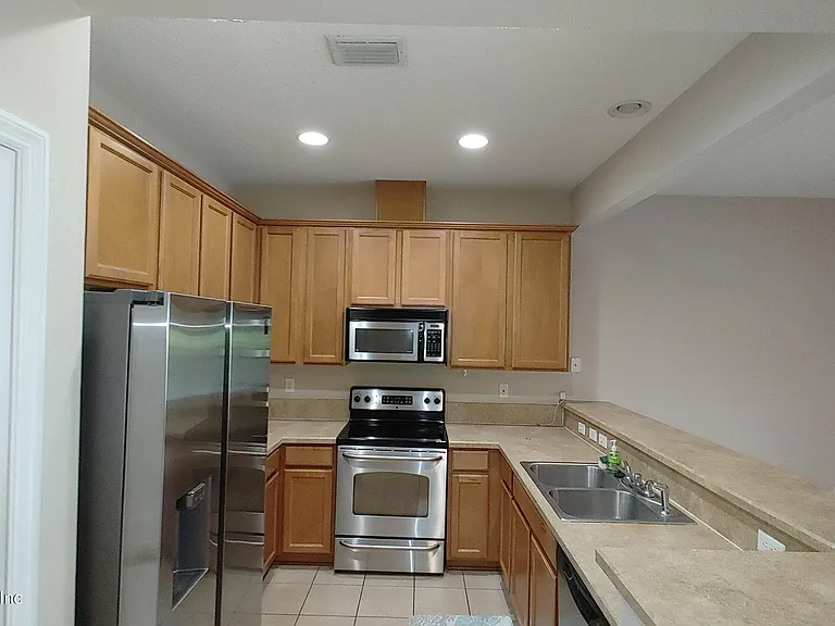 5976 Pavilion Dr — Photo 7