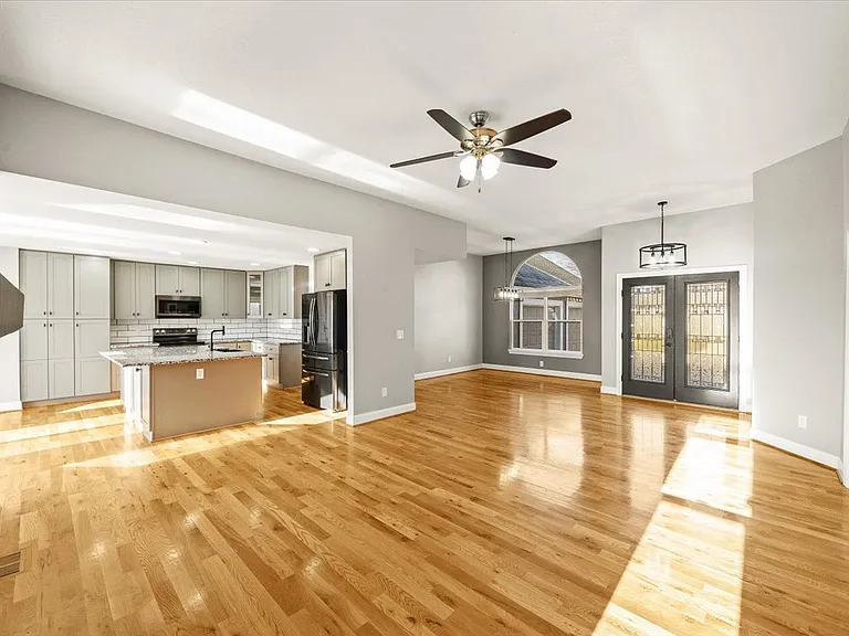 604 Canyon Dr — Photo 23