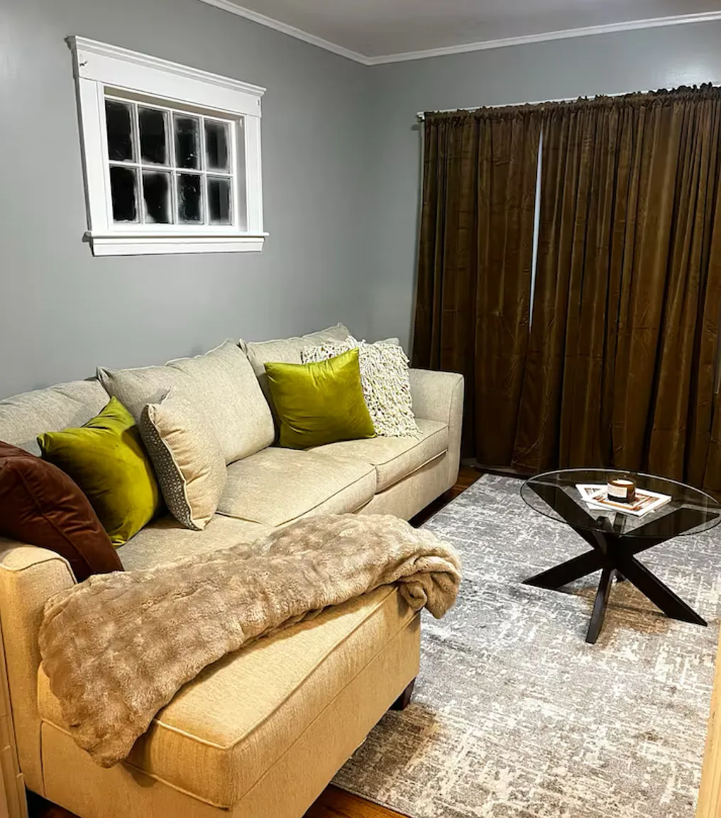 2 bed, 1.0 bath, $3,000 — Photo 1
