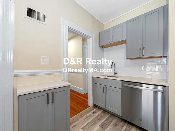 4th image of 43 Brackett St #2