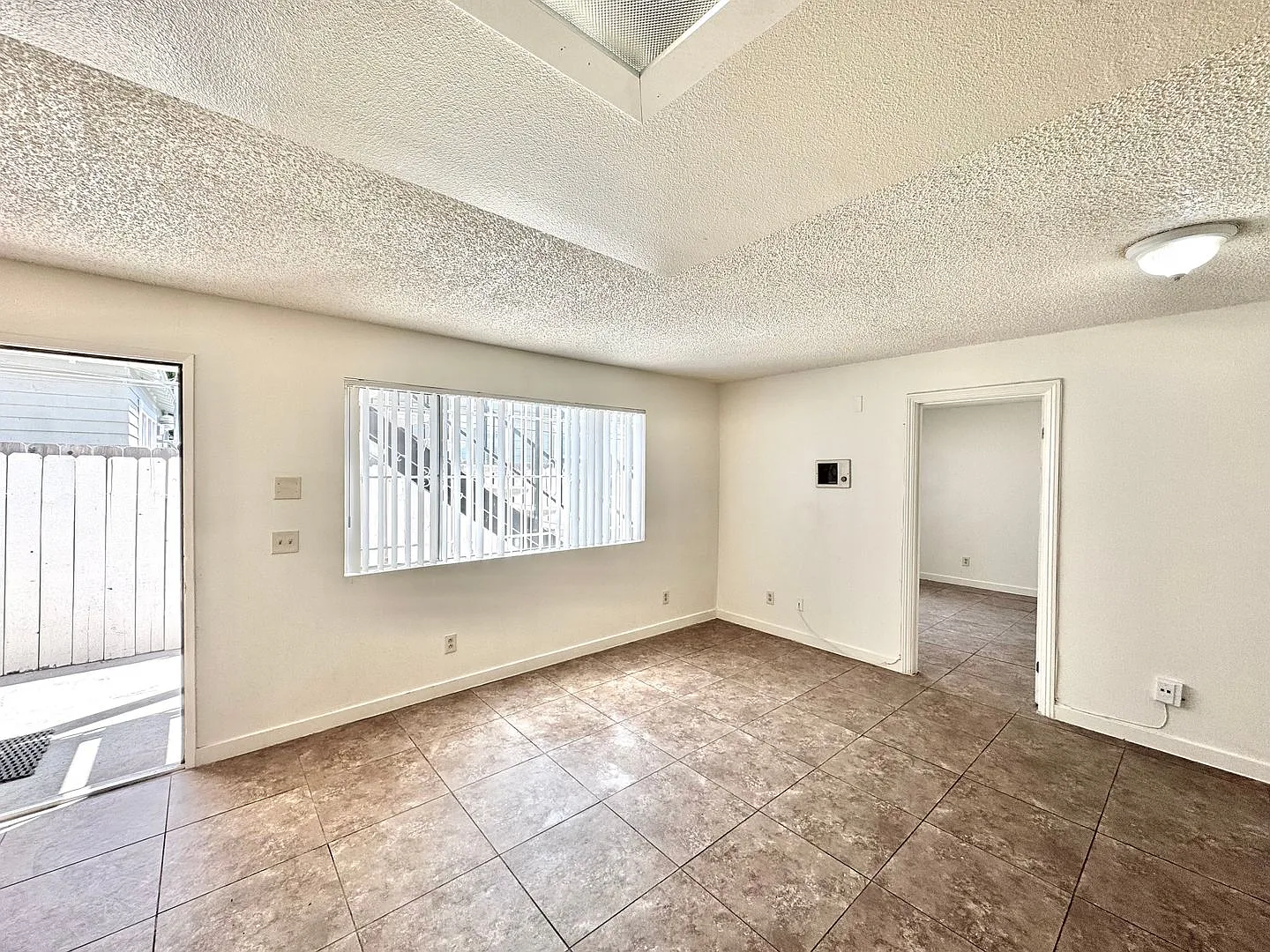 Large 1bd/1ba on Ground Floor in Senior / Disabled community 62+! Laundry on-site! — Photo 3