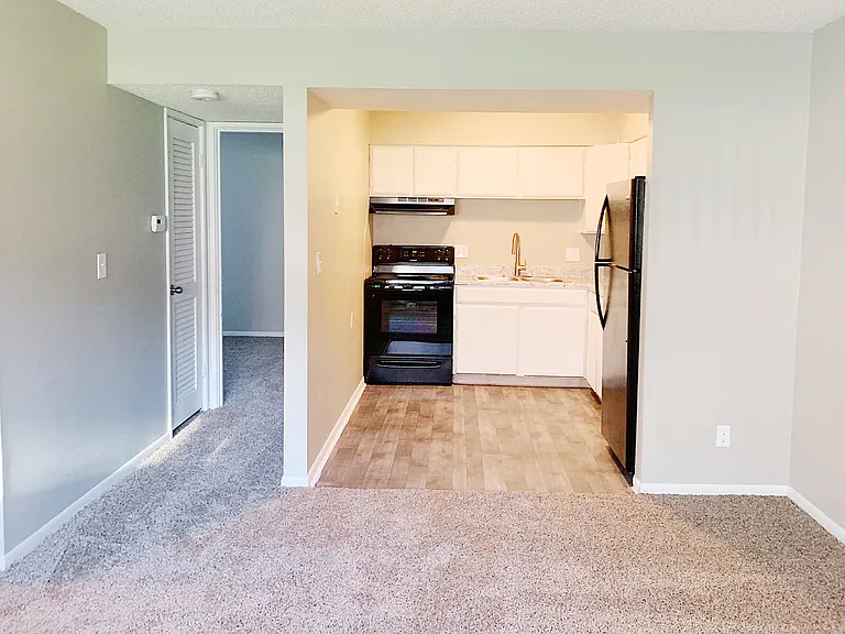 Oak Creek Apartments — Photo 12