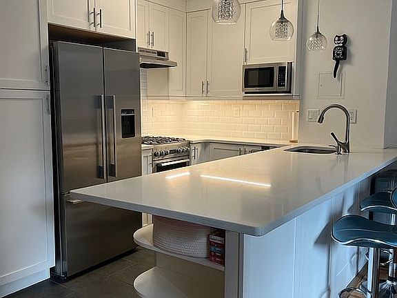 3rd image of 1 Irving Pl APT G8l