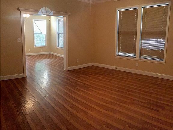 3rd image of 551 College St