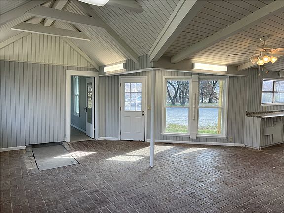 4th image of 301 N Chestnut St
