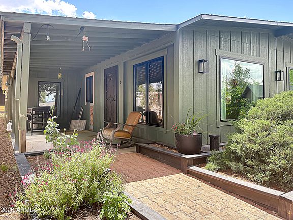 4th image of 703 E HUECO Way