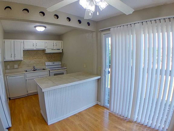 4th image of 713 Dondee Dr #5