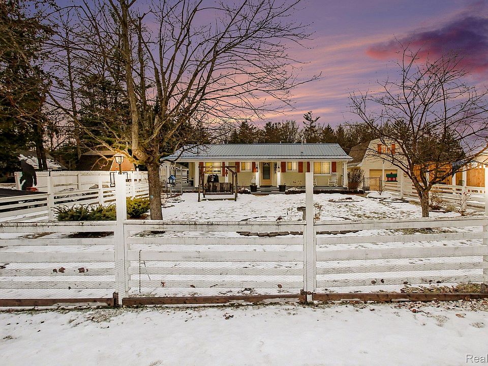 1st image of 82 Park Lane Dr