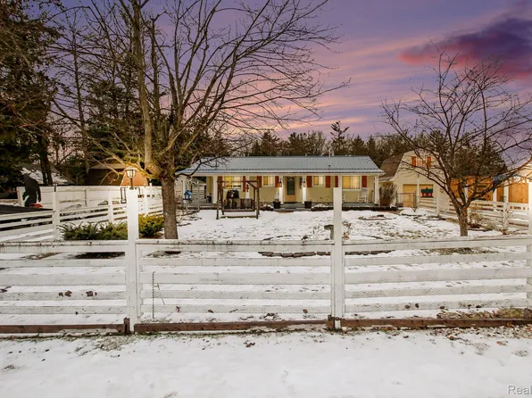 82 Park Lane Dr, Whittemore, MI 48770