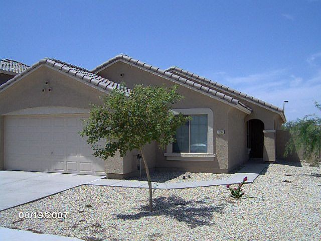 1st image of 916 S 167th Dr